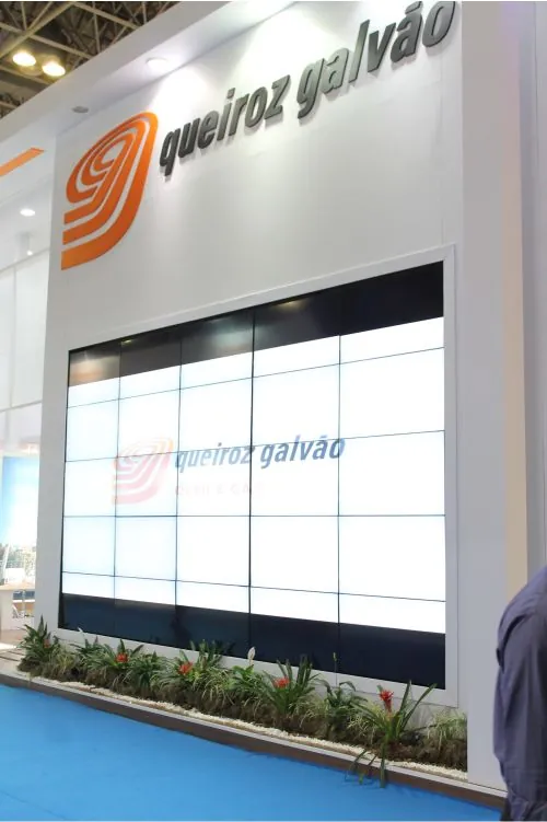 Videowall de 20 telas em estande de feira, Riocentro