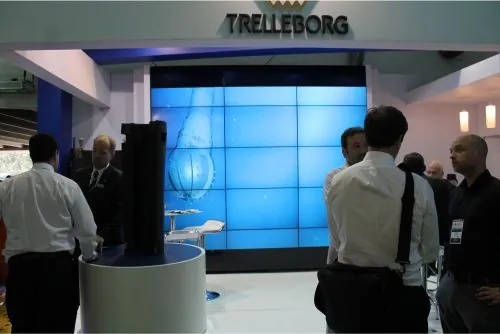 Painel de LED em estande de feira industrial, Riocentro